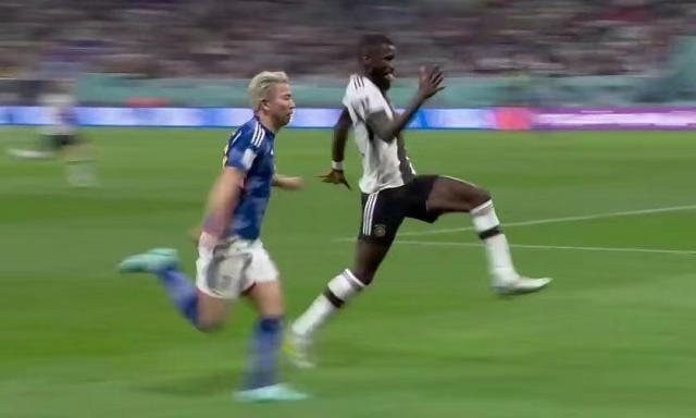 开云娱乐-名宿批“吕迪格跑”：没规矩且自大，不尊重对手